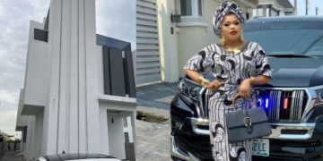 Ent.News: Muslim clerics pray for Bobrisky at the opening of his ‘N400 million’ Lagos home (video) 1 Muslim clerics pray for Bobrisky at the opening of his ‘N400 million’ Lagos home (video)