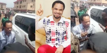 News: Heartbreaking moment as Prophet Odumeje Indaboski fights government workers over church demolition (video) 1 News: Heartbreaking moment as Prophet Odumeje Indaboski fights government workers over church demolition (video)