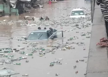 News: Three men rescued as flood sinks car in Agege (Video) 29 Three men rescued as flood sinks car in Agege (Video)