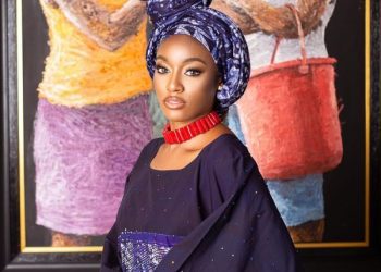 BBNaija: Groovy And Beauty Kiss During Pool Party