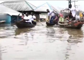 News: Prophet Jeremiah Omoto Fufeyin sympathize with flood victims in Niger Delta communities, Donate millions of Naira (Watch Video)