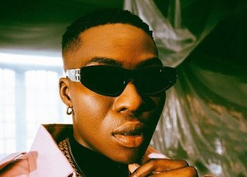 Reekado Banks Holla Me Mp4 Download