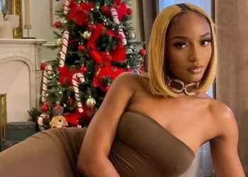 Ayra Starr Trips On Stage, Calls Out Afrochella Organizers