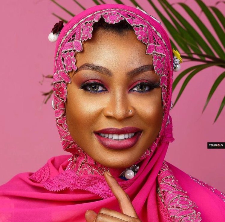 Ent.News: Meet Victoria Daniel A 25 year old multilingual Nollywood celebrity who speaks four (4) different languages fluently