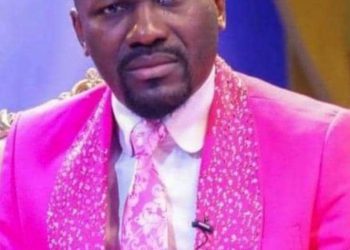 News: Widow receives N3m financial support from Apostle Johnson Suleman as late husbands left her and six children with nothing.
