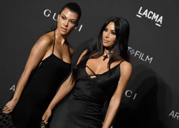 Ent.News: Kourtney Kardashian Celebrates Kim Kardashian’s Birthday By Reflecting On Their Fights