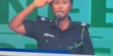 News: Policewoman goes viral over inability to correctly recite the National Anthem (video)