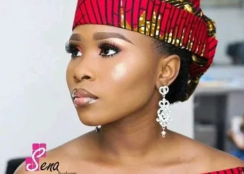 Fashion: Beautiful Ways to Tie Your Ankara Head Wrap Photos 40 Beautiful Ways to Tie Your Ankara Head Wrap Photos