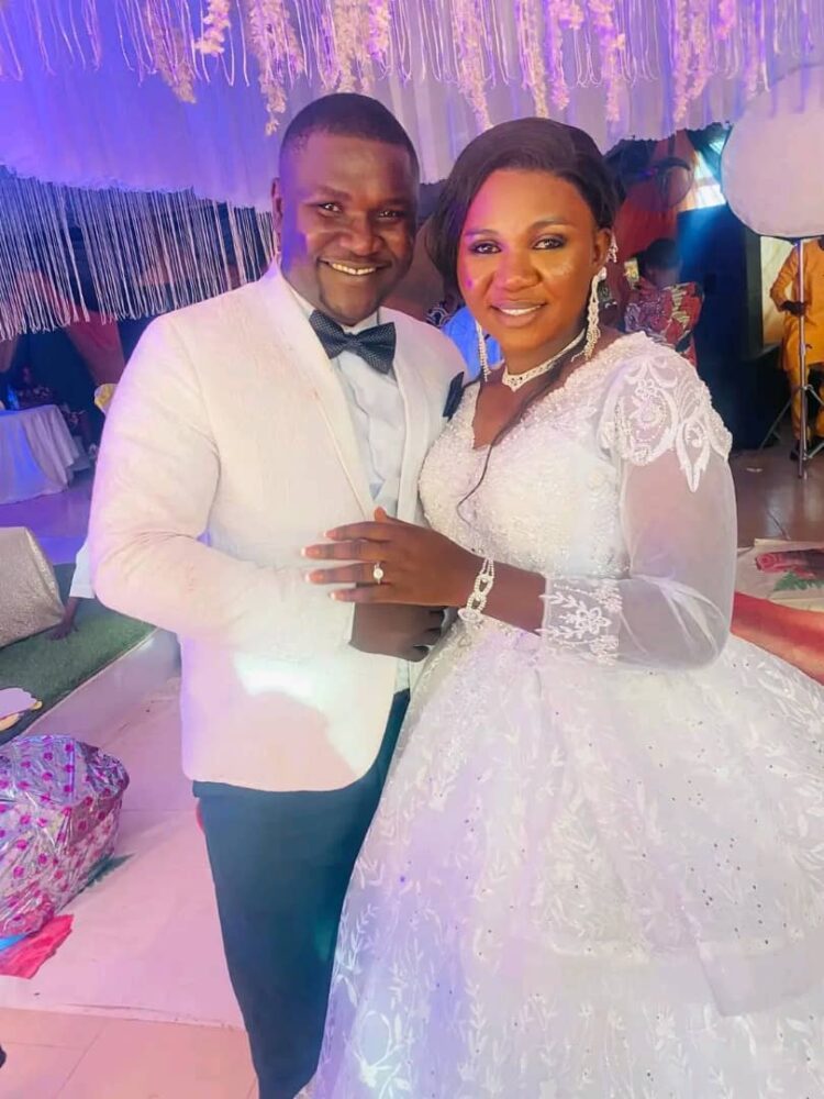 Ent.News: NEWS: Ayomide ties the knot with Patience in classy wedding