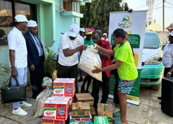 News: Danfaith Shelters Ltd Visits JKS Orphanage, Empowers Traders in Gudu & Garki Markets Abuja During Staff Week 27 News: Danfaith Shelters Ltd Visits JKS Orphanage, Empowers Traders in Gudu & Garki Markets Abuja During Staff Week